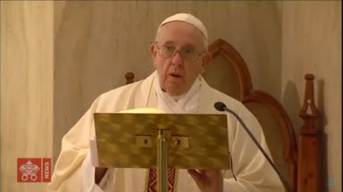 Papa pede prudência à população para que pandemia não volte