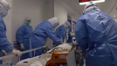 Médicos fazem testes em vítimas de coronavírus com anticoagulantes
