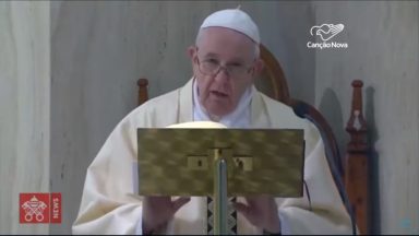 Na Capela da Casa Santa Marta, Papa reza pela Europa