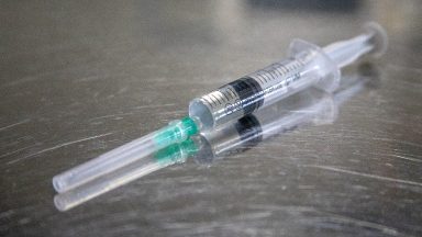 Saúde anuncia compra de 100 milhões de doses da Coronavac