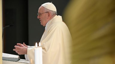 Papa pede prudência e obediência no fim da quarentena