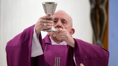 Papa reza pelos presos e pensa nos pobres: neles, Jesus se identifica