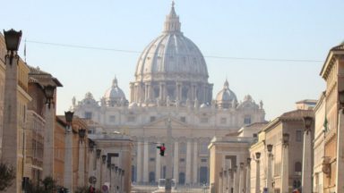 No dia de finados, Papa Francisco reza na cripta vaticana