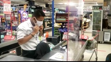 Em SP, veja como é a rotina dos trabalhadores que não podem parar