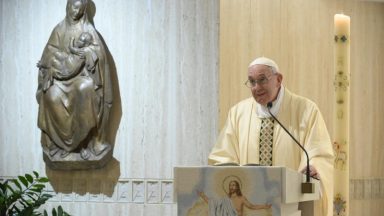 Somente em Deus Pai somos irmãos, lembrou o Papa durante homilia