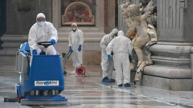 Vaticano compartilha recomendações de desinfecção de bens culturais