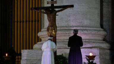Oração do Papa na pandemia inspira escultura de jovens vietnamitas
