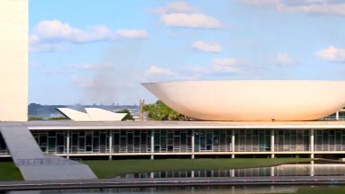 Senado aprova adiamento das eleições para novembro