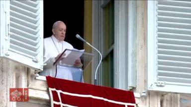 Na Basílica São Pedro, Papa celebra a Festa de Corpus Christi