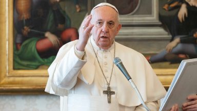 Oração é combate da fé e vitória da perseverança, afirma Papa