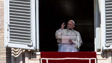 Papa no Angelus: a maior graça é fazer da vida um dom