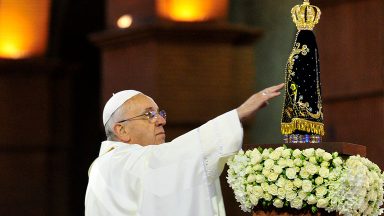 Papa telefona ao Santuário Nacional e abençoa o povo brasileiro