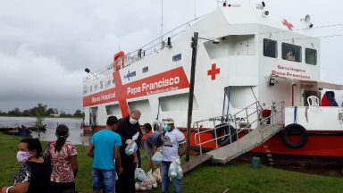 Mesmo com pandemia, barco hospital completa um ano de bons resultados