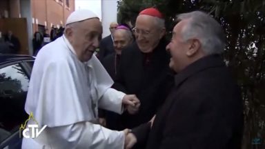 Vaticano revela nova instrução para conversão pastoral em comunidades