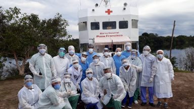 Barcos Hospitais Papa Francisco e JP II atendem ribeirinhos com Covid-19