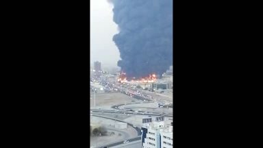 Nos Emirados Árabes, incêndio de grandes proporções atinge mercado