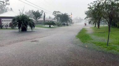 Furacão Sally inunda Costa do Golfo dos EUA com chuva surreal