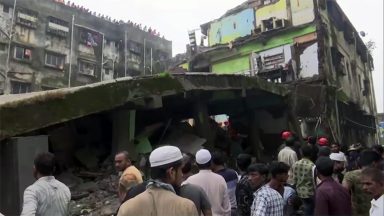Oito pessoas morrem após queda de prédio em Mumbai