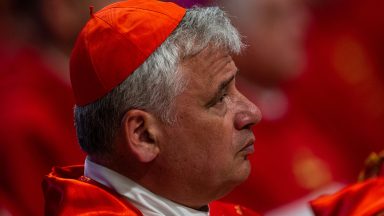 Cardeal Krajewski inaugura a casa de acolhimento “Comecemos de novo”