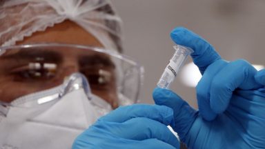 Brasil acumula 141.406 mortes pelo novo coronavírus