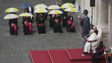Partilhar as responsabilidades para sair melhor da crise, indica Papa