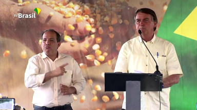 Bolsonaro faz entrega de títulos rurais no Mato Grosso