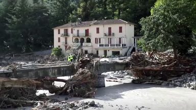 Quatro mortos e mais de 18 desaparecidos em enchentes na França