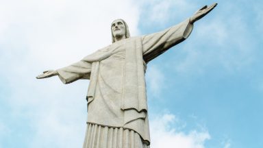 No dia da Padroeira do Brasil, Cristo Redentor completa 90 anos