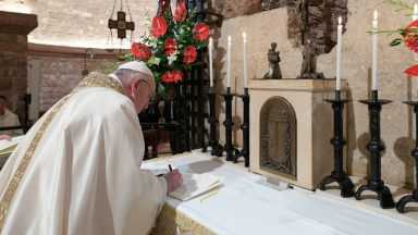 Em visita a Assis, Papa assina nova encíclica “Fratelli tutti”