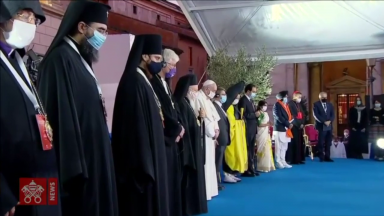 Papa participa de encontro ecumênico de Oração pela Paz