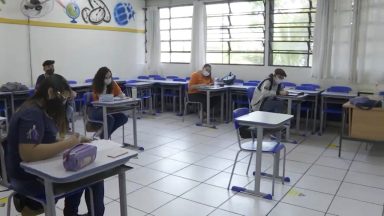 Parte das escolas públicas de São Paulo retorna com aulas presenciais