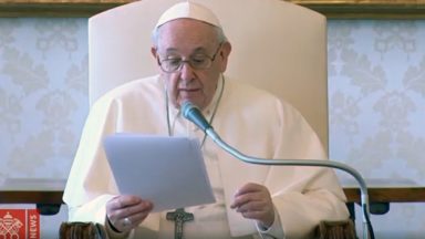 Na Catequese, Papa Francisco fala sobre fé e súplica
