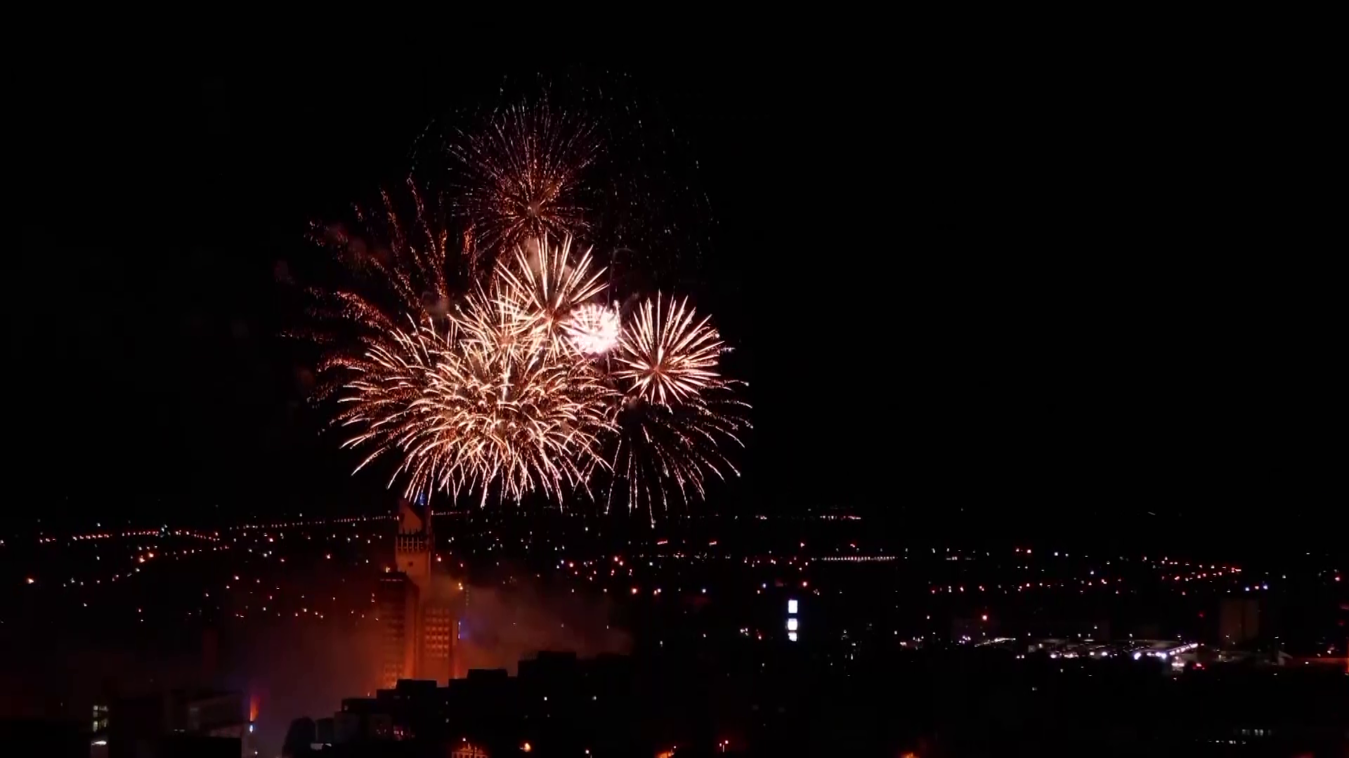 Veja as dicas e os cuidados com fogos de artifício na virada do ano Veja as dicas e os cuidados com fogos de artifício na virada do ano