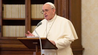 Papa reconhece martírio de religiosa e virtudes de seis Servos de Deus