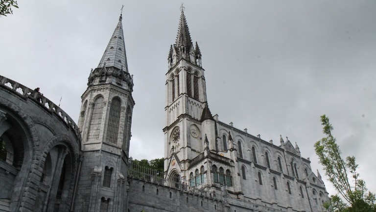 santuário de lourdes Elise Harris CNA Noites oracionais no Santuário de Lourdes recordam Santa Bernadette