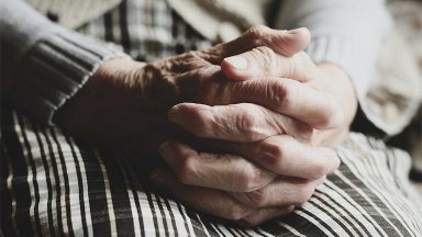 Religiosa reforça importância do cuidado e carinho com os idosos