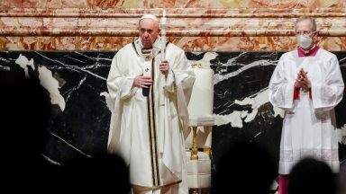Papa exorta consagrados à paciência corajosa de caminhar