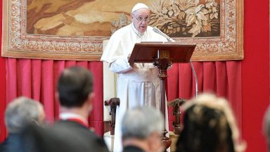 Fraternidade e esperança são os remédios para o mundo, diz Papa