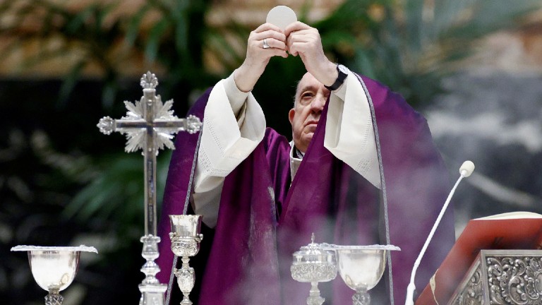 papa preside a Missa de Cinzas, início da Quaresma