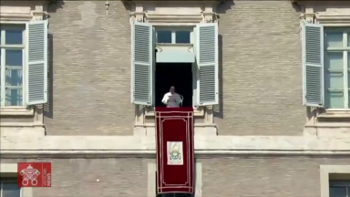 Durante a oração do Angelus, Papa recorda Santa Faustina