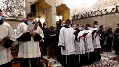 No dia da cátedra de São Pedro, Franciscanos rezam pelo Papa