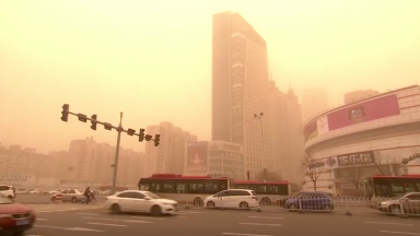 China sofre com pior tempestade de areia em uma década