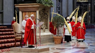 Papa no Domingo de Ramos: Deus está conosco em cada ferida