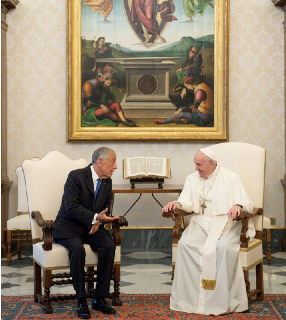 papa e o presidente de Portugal