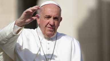 Papa abençoa grupo de argentinos que reza por vítimas da pandemia