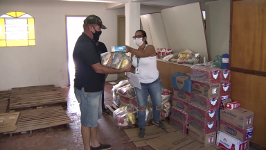 Ceagesp doa alimentos para moradores da cidade de Aparecida