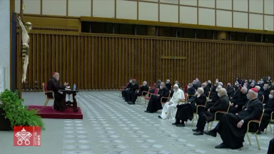 Papa Francisco participa da última meditação quaresmal