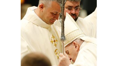 Papa Francisco: sacerdócio não é carreira, é serviço
