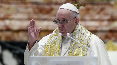 Em meio às guerras e pandemia, o Ressuscitado é a esperança, diz Papa