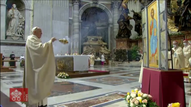 Papa Francisco preside as celebrações do Tríduo Pascal
